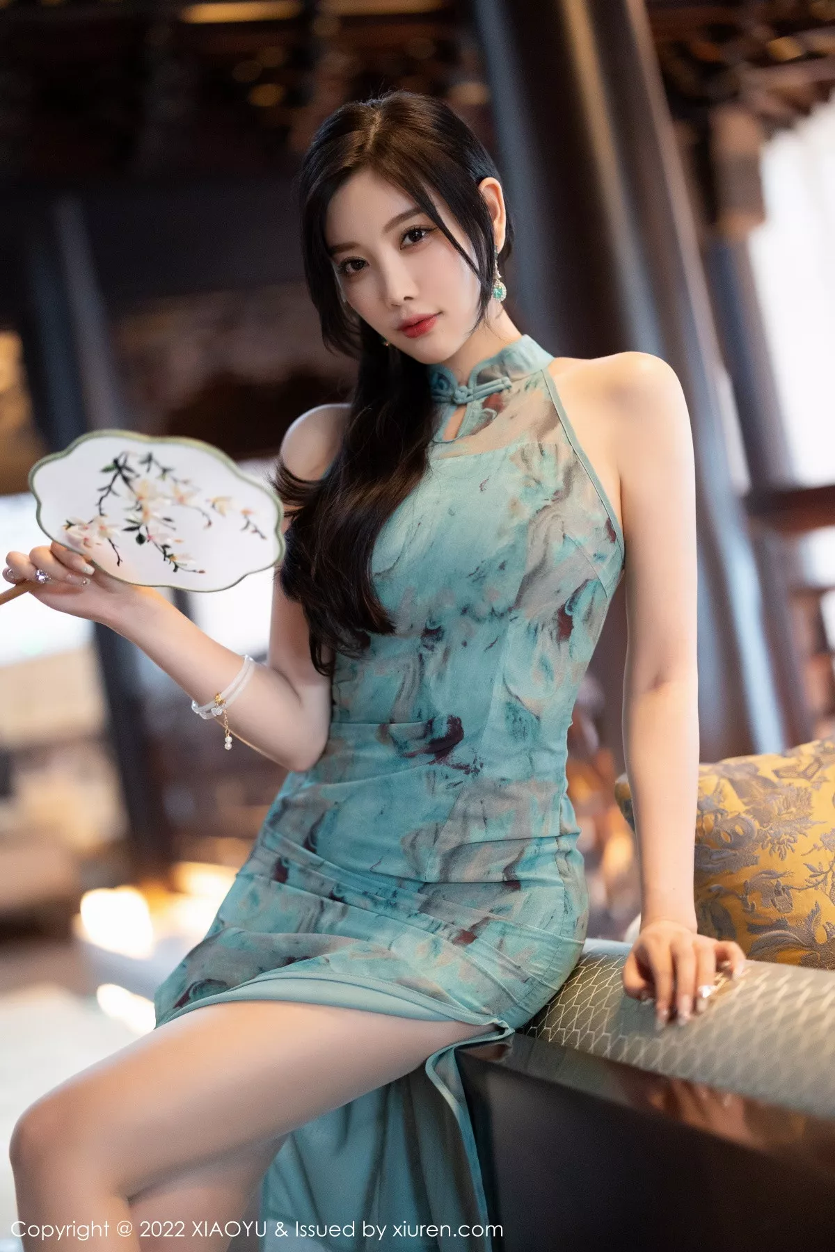 秀人集.com_[XiaoYu画语界]Vol.882_女神杨晨晨Yome户外蓝暗色旗袍配超薄肉丝秀完美身材诱惑写真92P