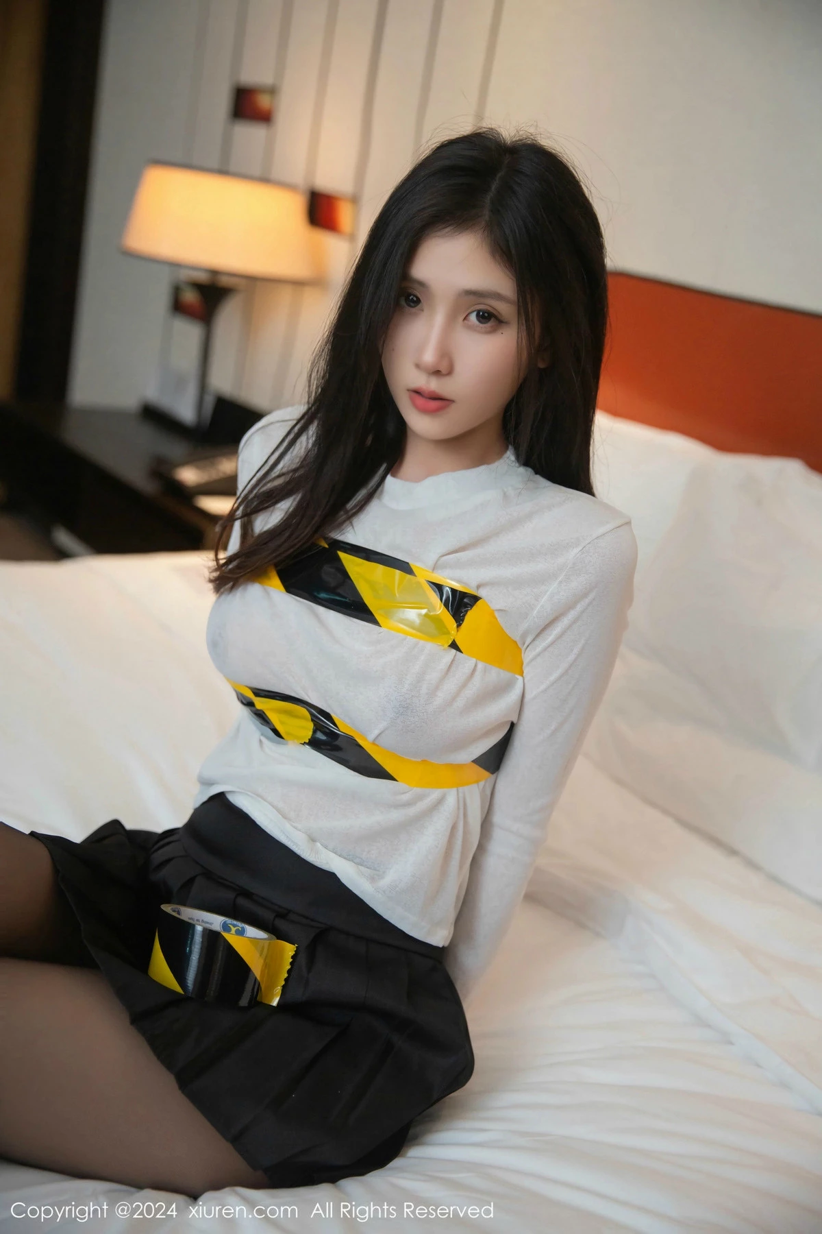 秀人集.com_[XiuRen秀人网]No.9481_模特刘婷婷性感白色上衣配黑短裙露超薄黑丝秀曼妙身姿迷人写真80P