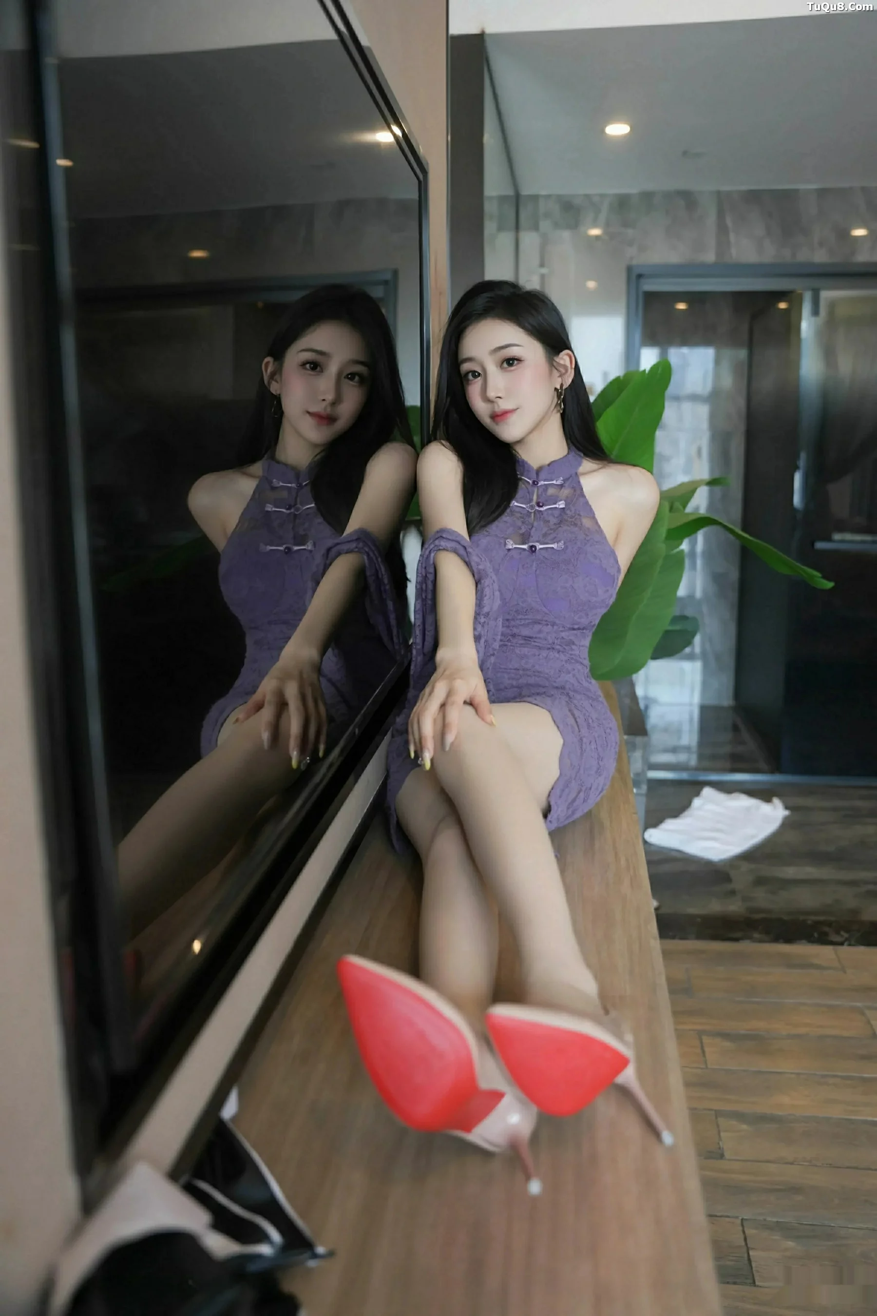秀人集.com_[XiuRen秀人网]No.10801_模特小阿娇Gill性感紫色连衣长裙配白色丝袜秀完美身材诱惑写真70P