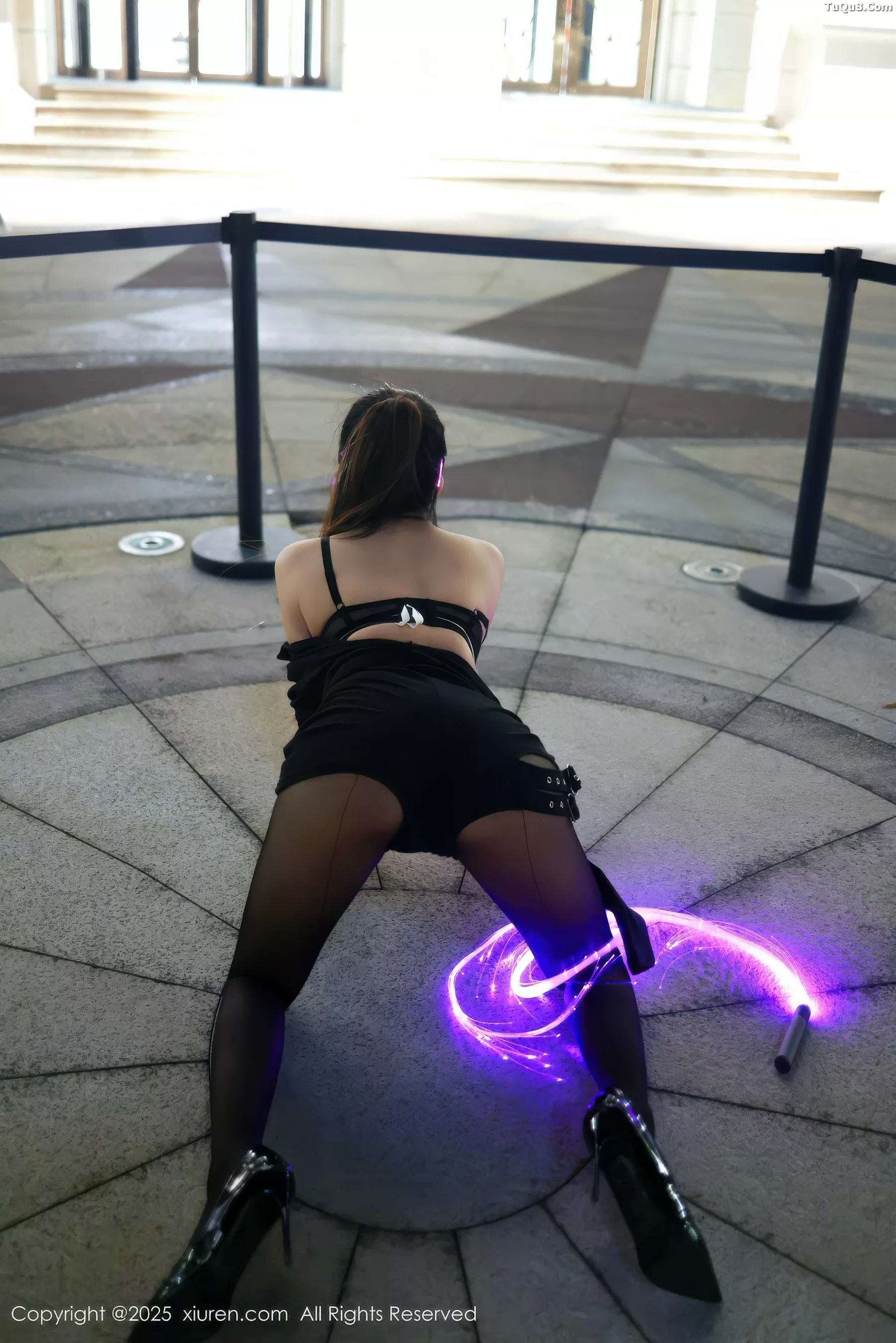 秀人集.com_[XiuRen秀人网]No.10936_模特小肉肉咪性感黑色连衣短裙配超薄黑丝秀凹凸身材诱惑写真77P