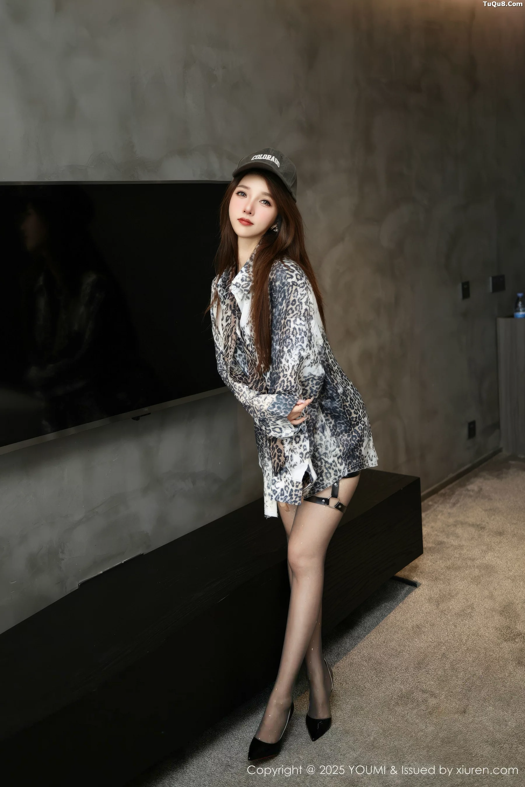 秀人集.com_[YouMi尤蜜荟]Vol.1179_模特Twins-夭夭性感豹纹衬衫露黑色情趣内衣秀惹火身材诱惑写真70P