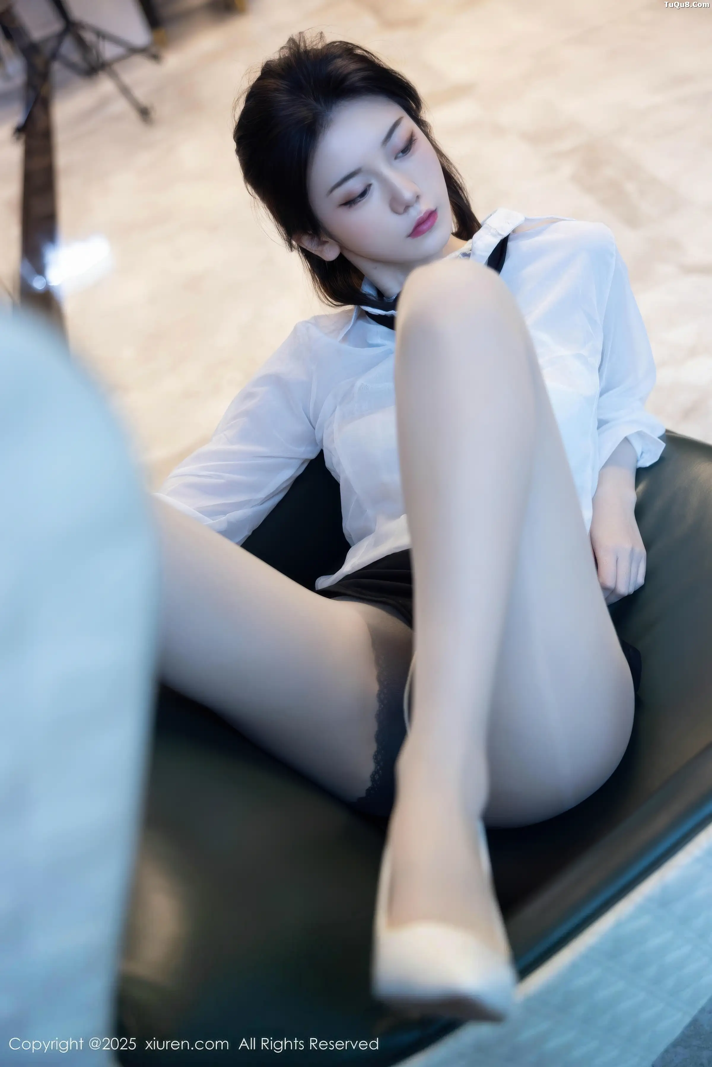 秀人集.com_[XiuRen秀人网]No.11077_新人模特凌七七性感白衬衫配黑短裙露超薄肉丝秀曼妙身姿诱惑写真80P