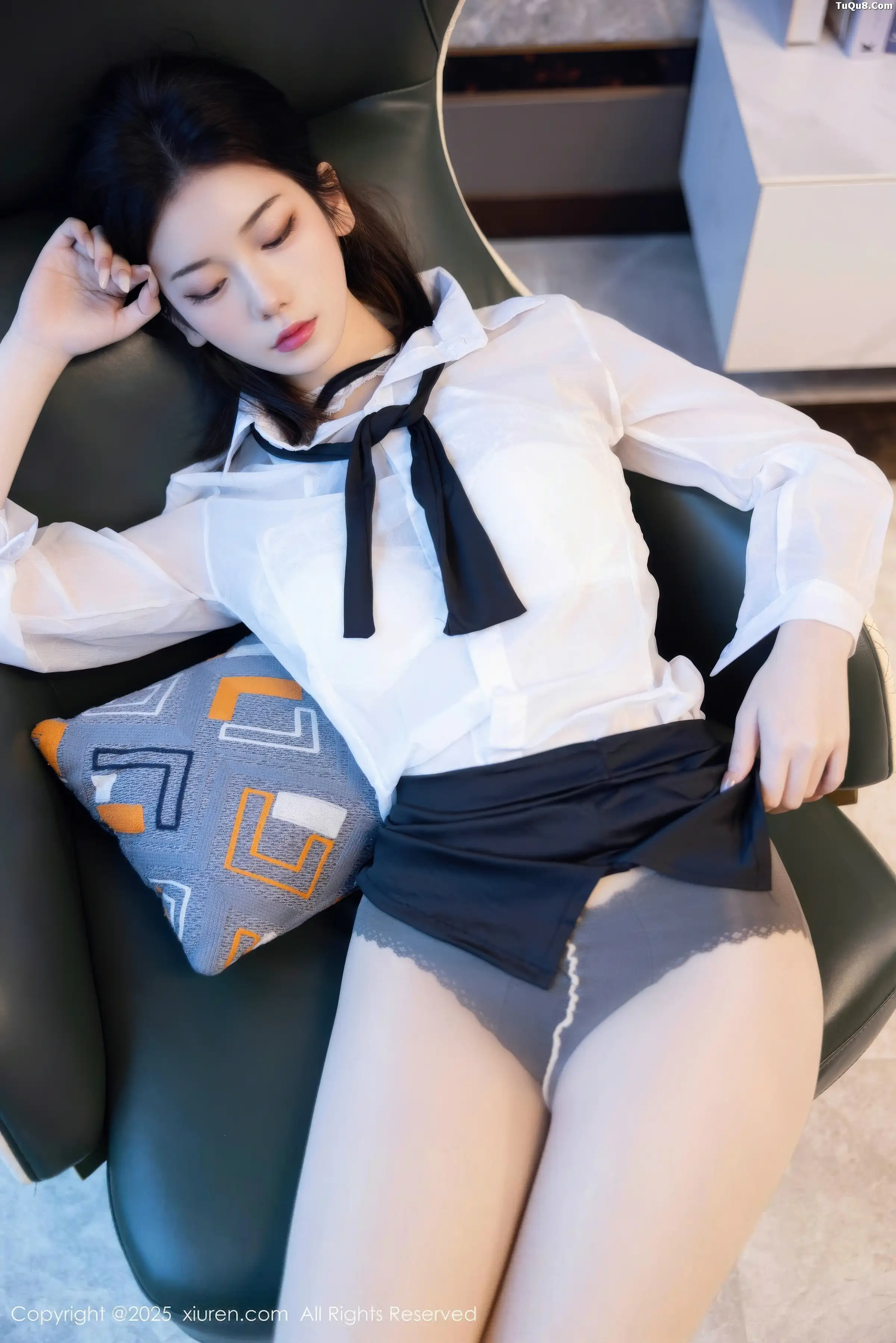 秀人集.com_[XiuRen秀人网]No.11077_新人模特凌七七性感白衬衫配黑短裙露超薄肉丝秀曼妙身姿诱惑写真80P